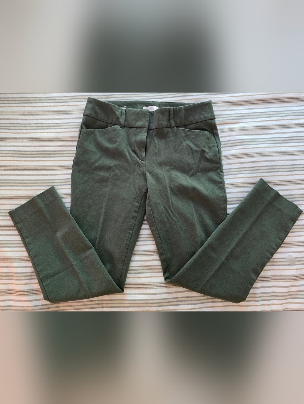 LOFT Olive Green Skinny Ankle Pants Size 4 - Like New